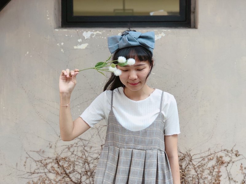 你不知道的故事 灰蓝 扭结宽版发带 ggoomstudio - 发带/发箍 - 棉．麻 蓝色