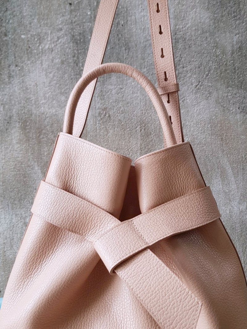 KANGAROO (Nude Pink) Leather Bucket Bag - 侧背包/斜挎包 - 真皮 粉红色