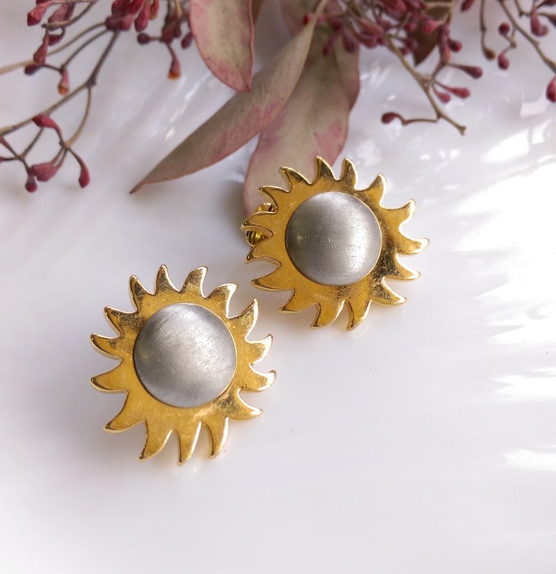 西洋古董饰品。双色 钮扣式 太阳花 夹式耳环 - 耳环/耳夹 - 其他金属 金色