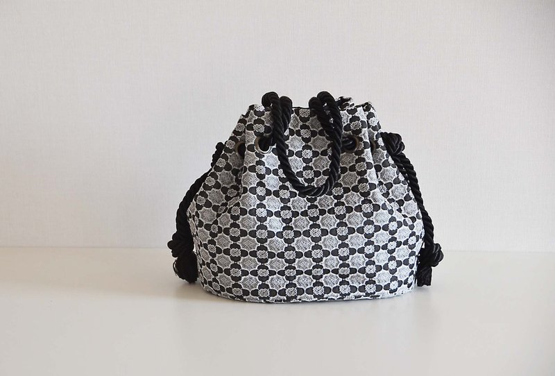 【数量限定 顶级款】意大利制 四叶幸运草图案 提花 2way 海洋风手提包 单色调 - 手提包/手提袋 - 棉．麻 黑色