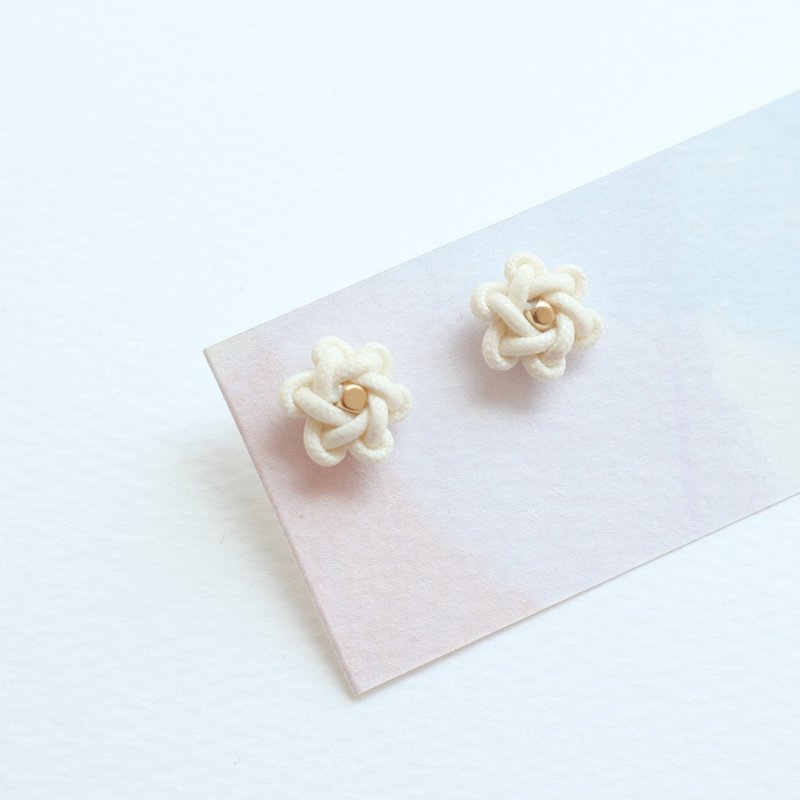 Korean knot arts earrings / Plum blossom - 耳环/耳夹 - 其他材质 多色