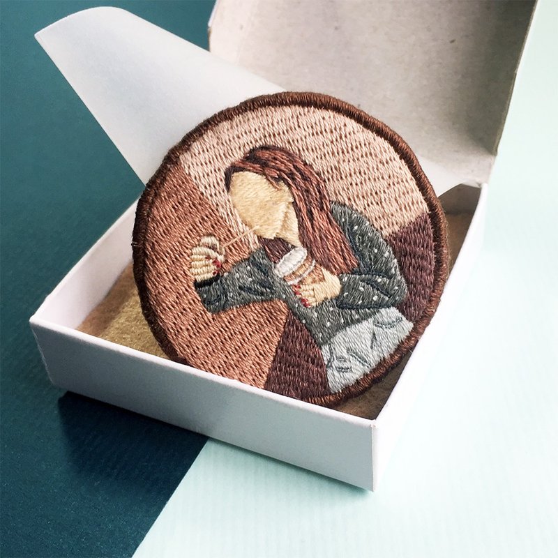 专属订制 - 8厘米 人像+狗狗手工刺绣胸针 - 胸针 - 绣线 多色