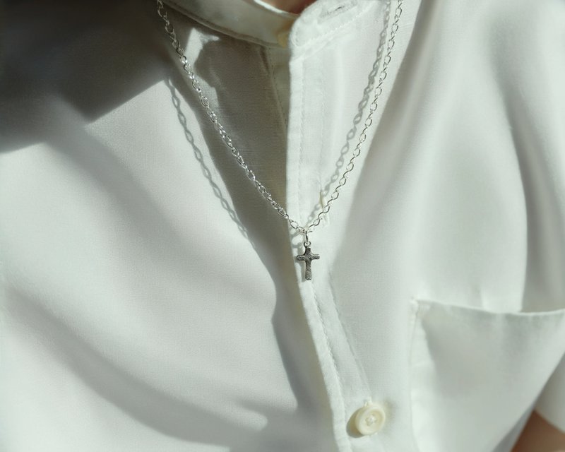 复古黑银【十字暗影】999纯银/项链吊坠/银黏土手作 - 项链 - 纯银 银色