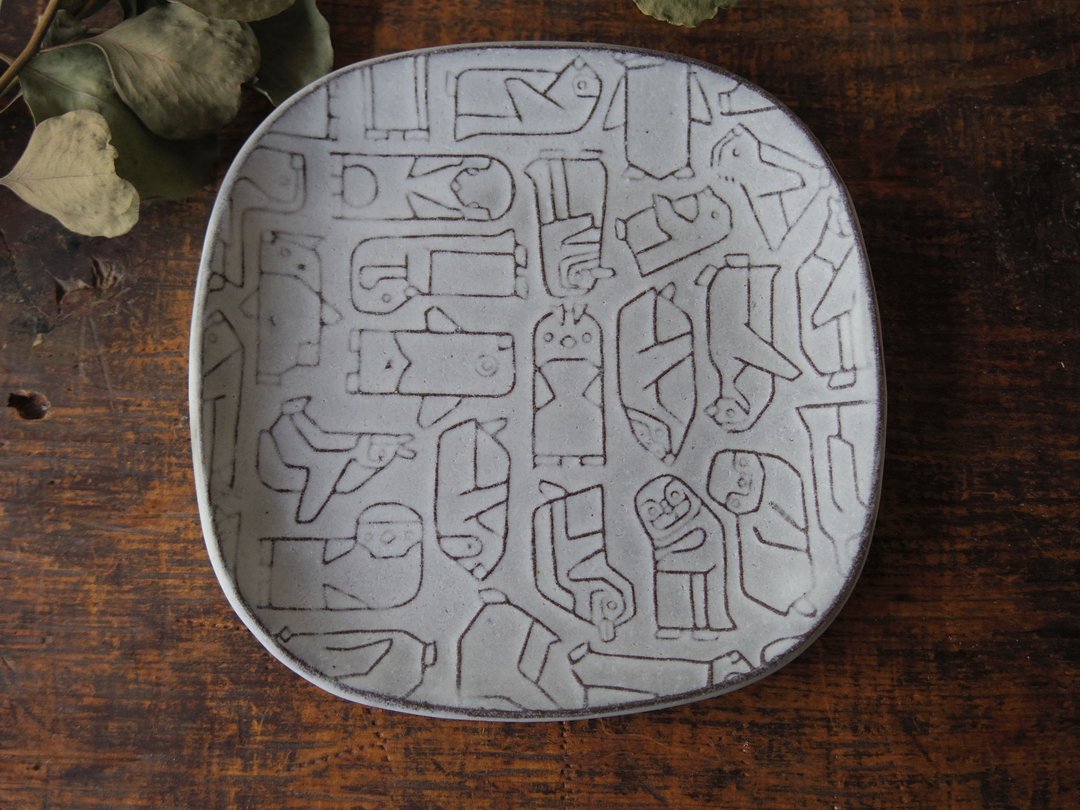 White square plate with relief penguins - 盘子/餐盘/盘架 - 陶 白色