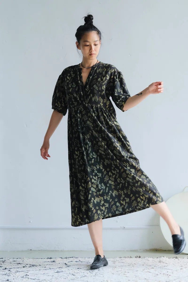 前交叉洋装 B048 bloom - 洋装/连衣裙 - 棉．麻 咖啡色