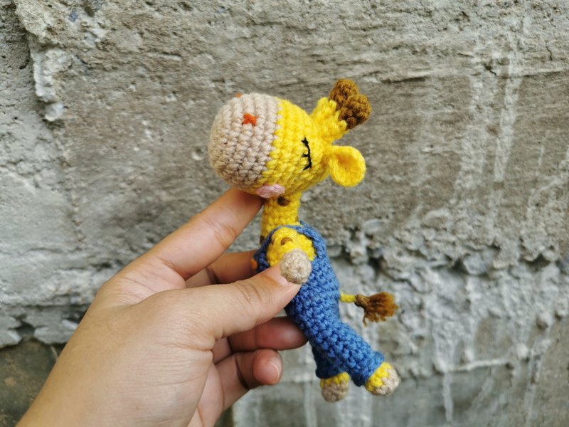 Animal doll giraffe crochet keychain gifts - 玩具/玩偶 - 聚酯纤维 黄色