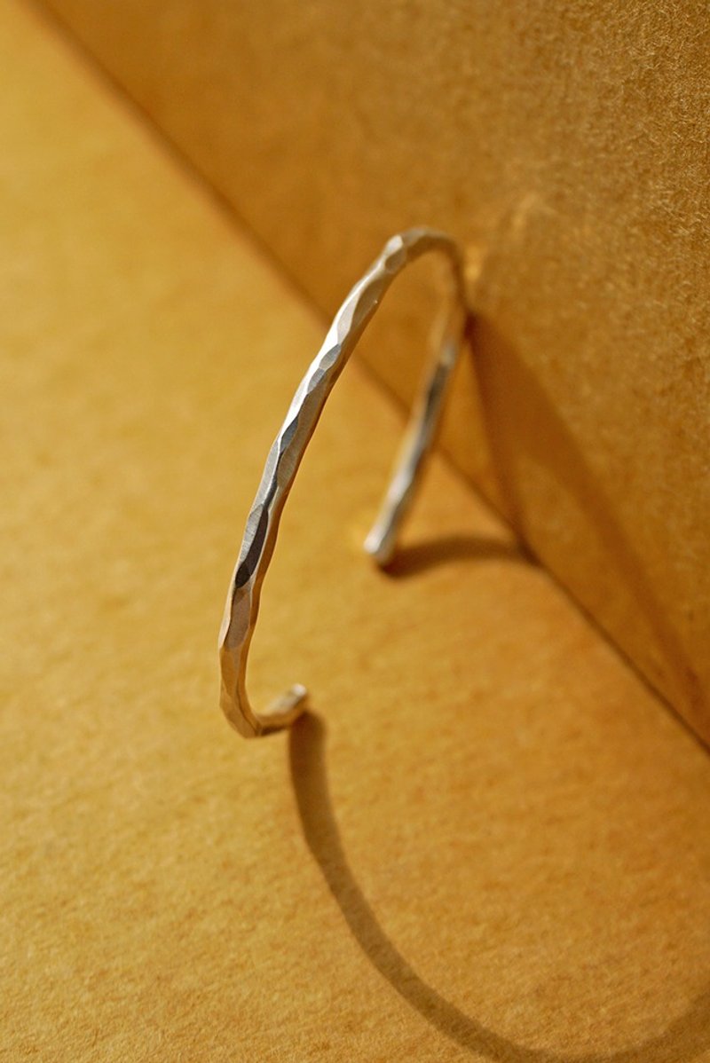 练习曲 规格外锻敲纯银手环 - 手链/手环 - 银 银色