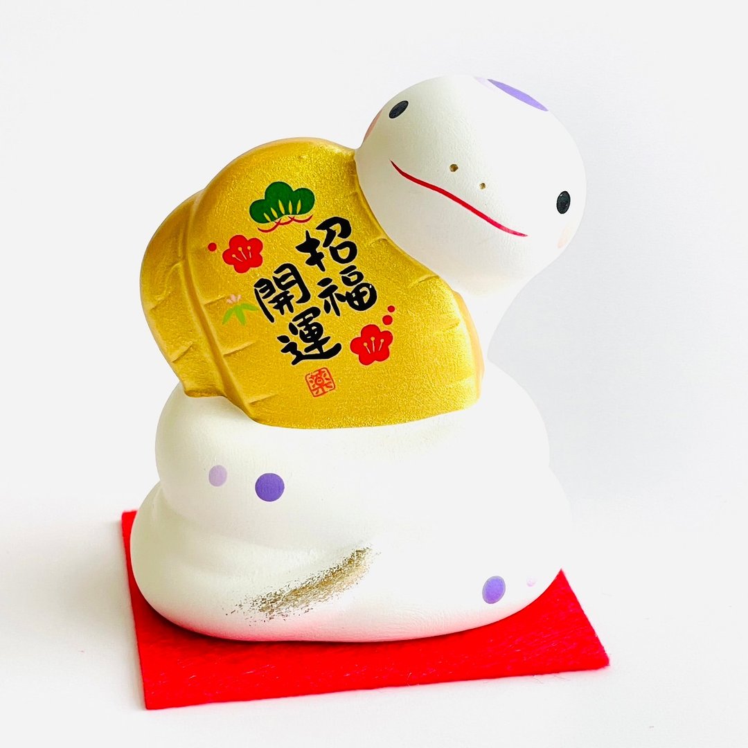 【新年限定】濑户烧 - 锦彩招福金币招财蛇 (附锦垫、礼盒) - 玩偶/公仔 - 陶 白色