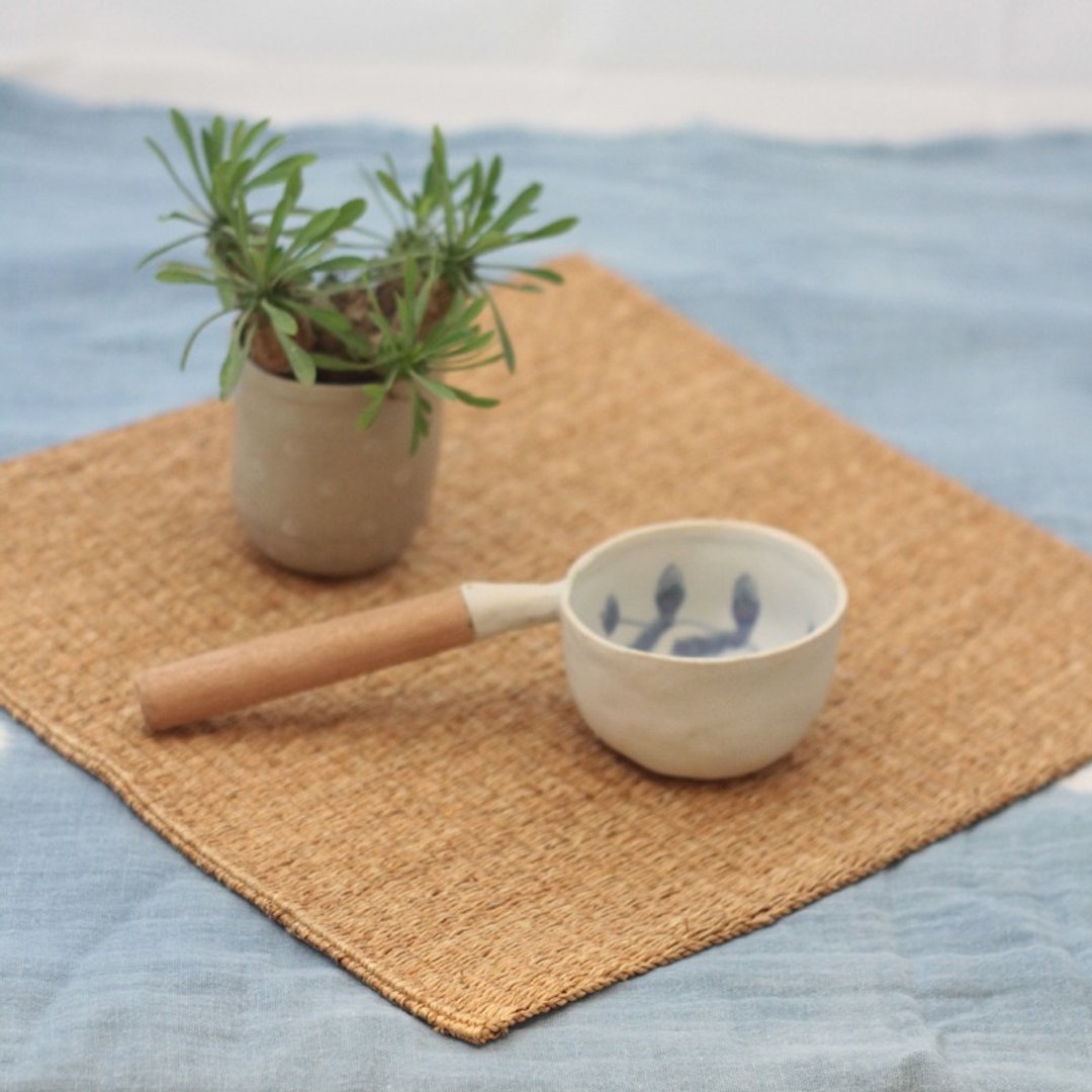 3.2.6. studio: Handmade ceramic tree bowl with wooden handle. - 花瓶/陶器 - 陶 白色