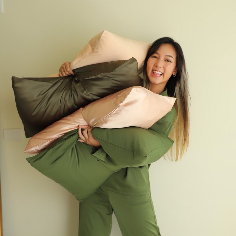 精致礼盒 哑光设计柔滑刺绣枕头套2对 - 枕头/抱枕 - 其他人造纤维 多色