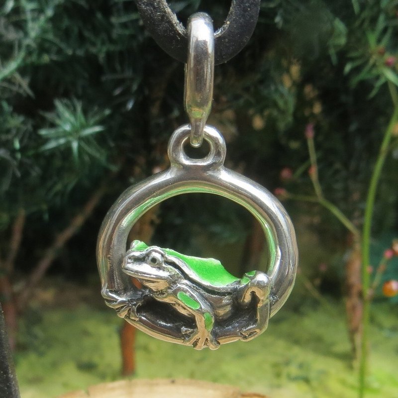 坠子 珐琅雨蛙　银と七宝焼き - 项链 - 其他金属 绿色