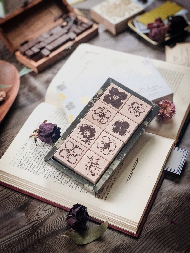 夏日野鸢尾印章套组8入 - 印章/印台 - 木头 咖啡色