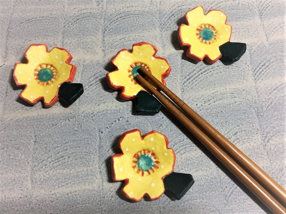 橘色滚边小黄花筷子架(售完再制款)_陶器筷架 - 筷子/筷架 - 陶 黄色