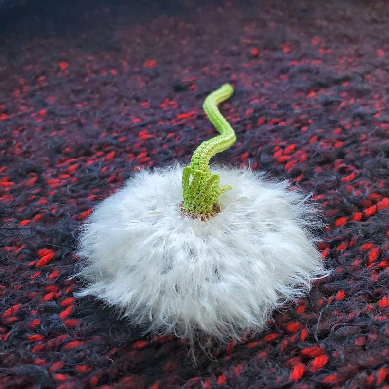 Miniature crocheted Dandelion brooch. Summer fluffy Dandelion jewelry. Bag pin. - 胸针 - 棉 绿色