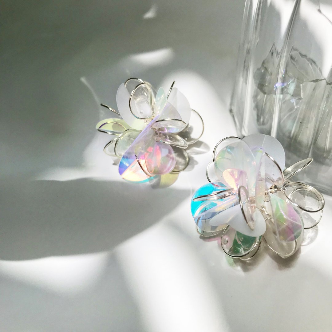 <绣球花.极光款>造型手工设计树脂耳环/垂坠款/earring - 耳环/耳夹 - 其他材质 多色