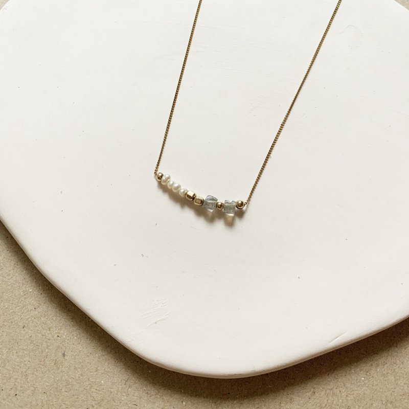 14KGF 悠然仙境 拉长石珍珠锁骨链 - 锁骨链 - 半宝石 金色