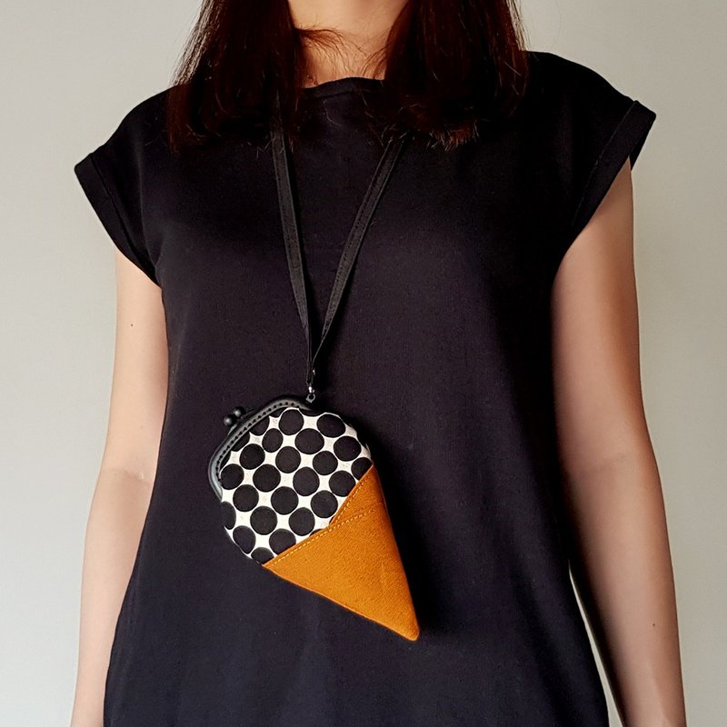 我爱冰淇淋/塑料口金零钱包/黑口金/褐口金/白口金【礼物/送礼】 - 零钱包 - 棉．麻 白色