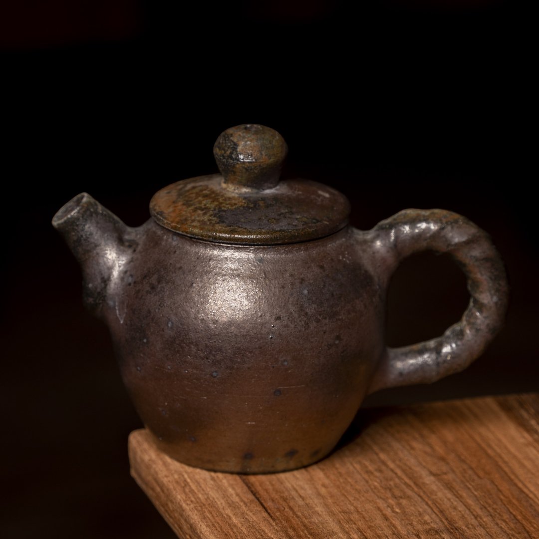 黄春贵 - 入炭柴烧茶壶 - 茶具/茶杯 - 陶 咖啡色