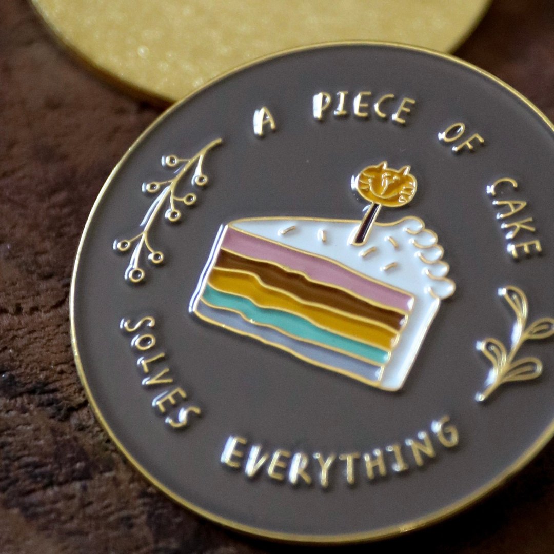 A piece of cake, solves everything. 彩虹金属别针 - 胸针 - 其他金属 多色