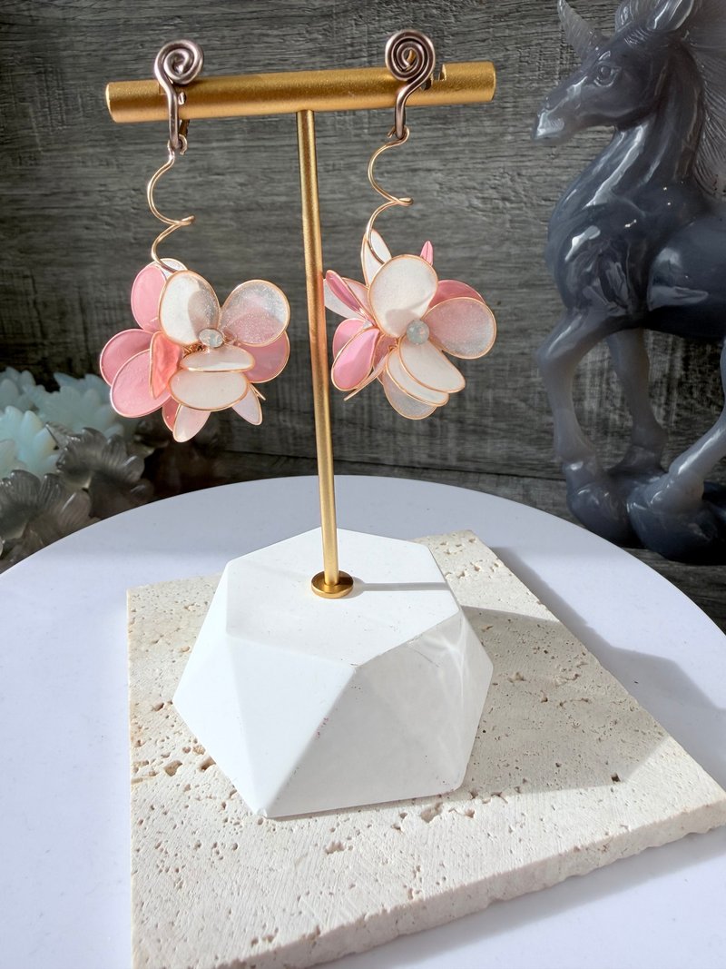 无痛耳夹 特调独角兽 花球系列 手工水晶花耳环 - 耳环/耳夹 - 树脂 多色