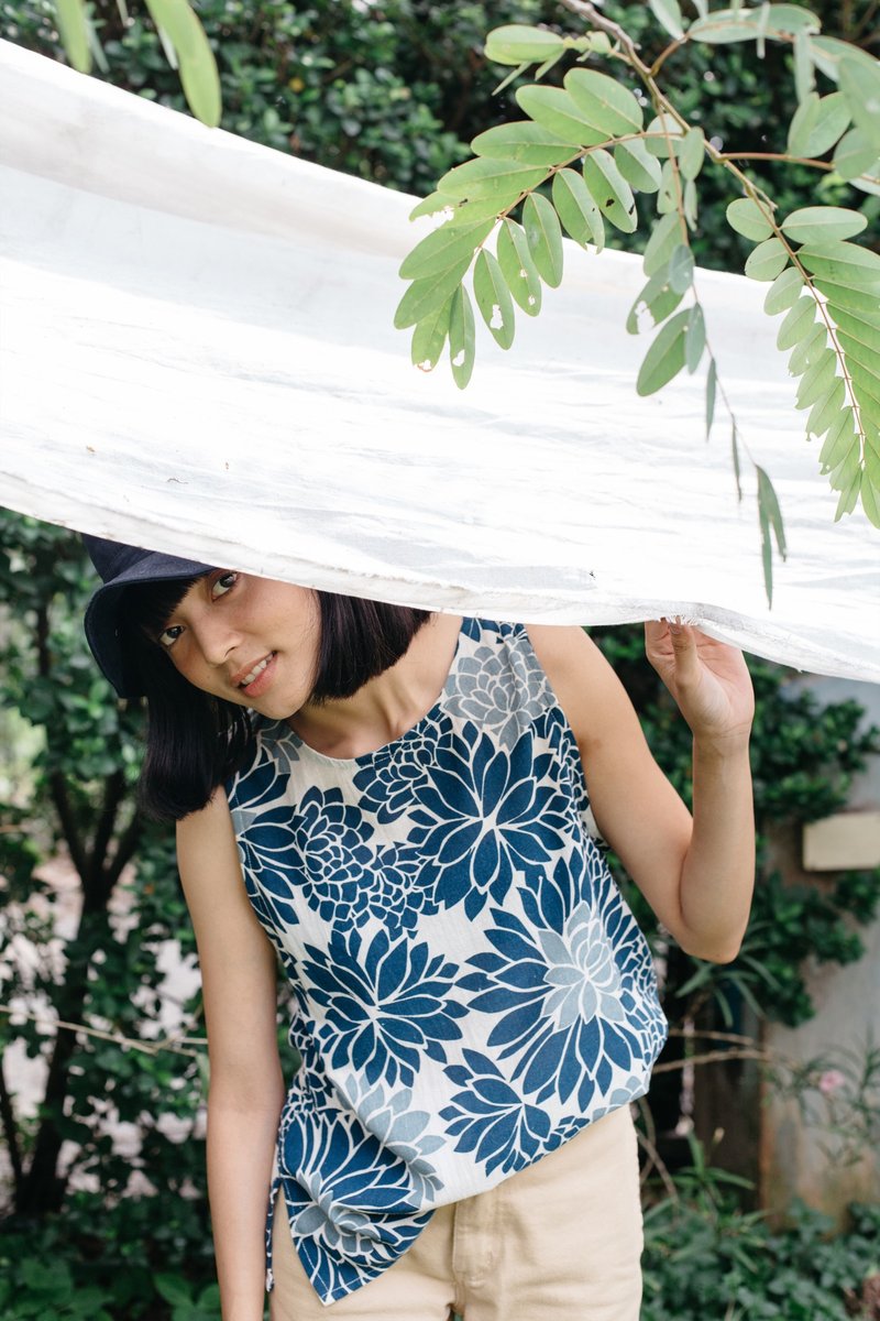 Mulmul 火炬姜黄背心 - 女装上衣 - 棉．麻 蓝色