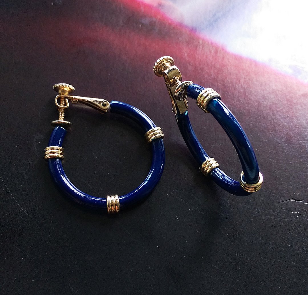 Vintage Jewelry 西洋古董饰品 NAPIER 深蓝珐琅 C圈 夹式耳环 - 耳环/耳夹 - 其他金属 金色