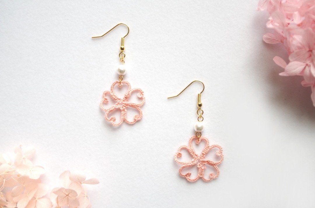 Tatting lace cherry blossom and cotton pearl earrings - 耳环/耳夹 - 棉．麻 粉红色