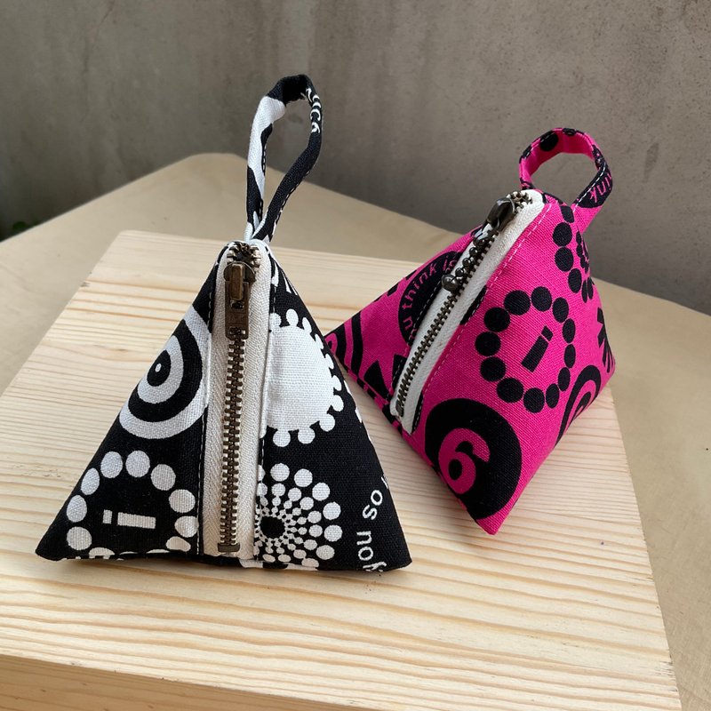 零钱包三角形黑色 - 零钱包 - 棉．麻 黑色