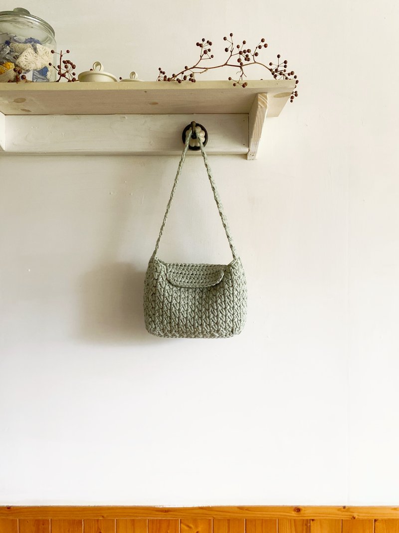 【好日手作】Handmade。手工韩国棉线编织条纹浅绿色侧背包手拿包 - 手提包/手提袋 - 棉．麻 绿色