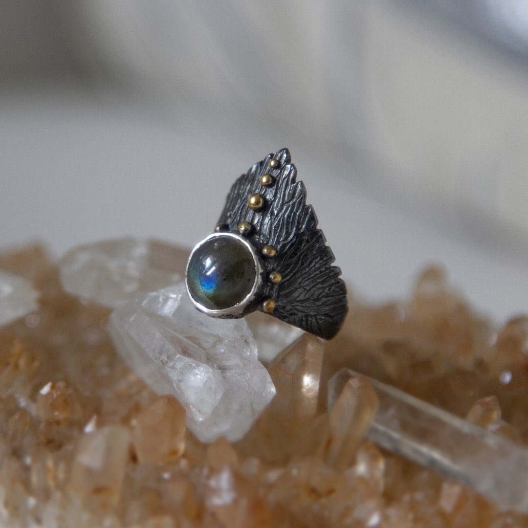 Sterling silver unisex ring with round labradorite cabochon boho nature inspired - 戒指 - 银 多色