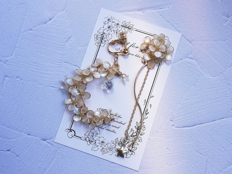 Moon Garden-white- - 耳环/耳夹 - 树脂 白色