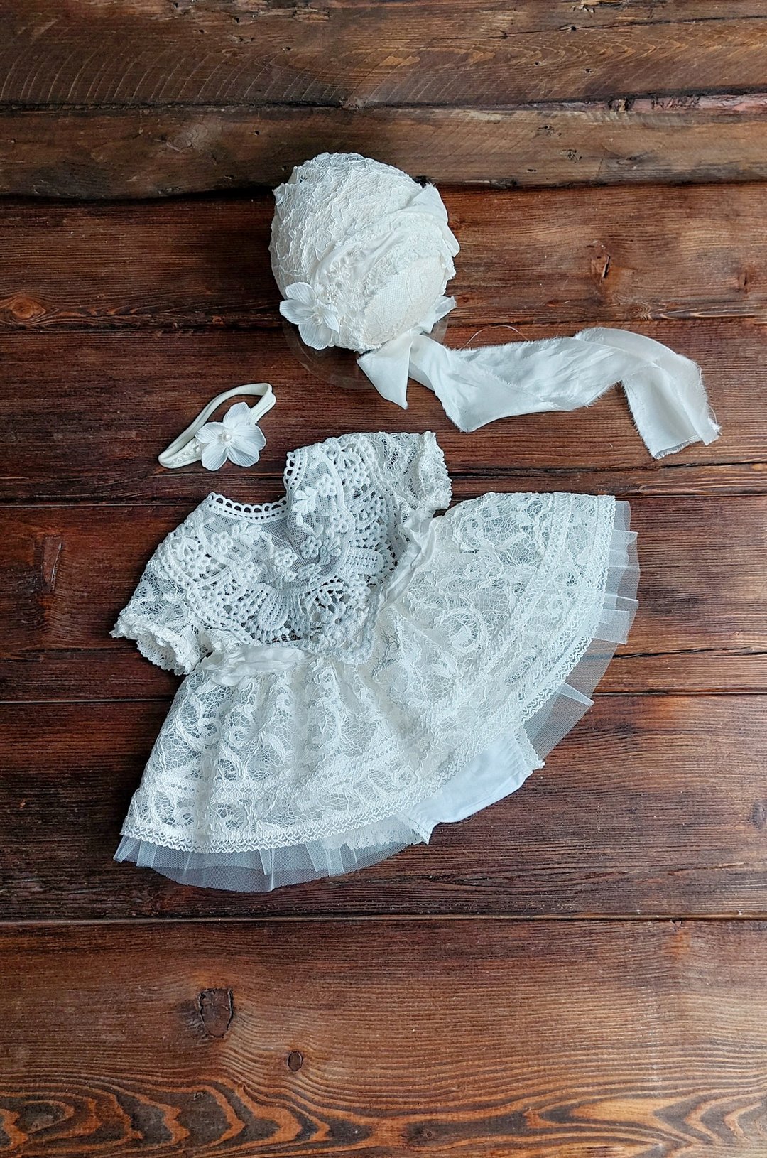 Newborn photography outfit - boho lace dress, headband, bonnet and baby bloomers - 婴儿饰品 - 其他金属 白色
