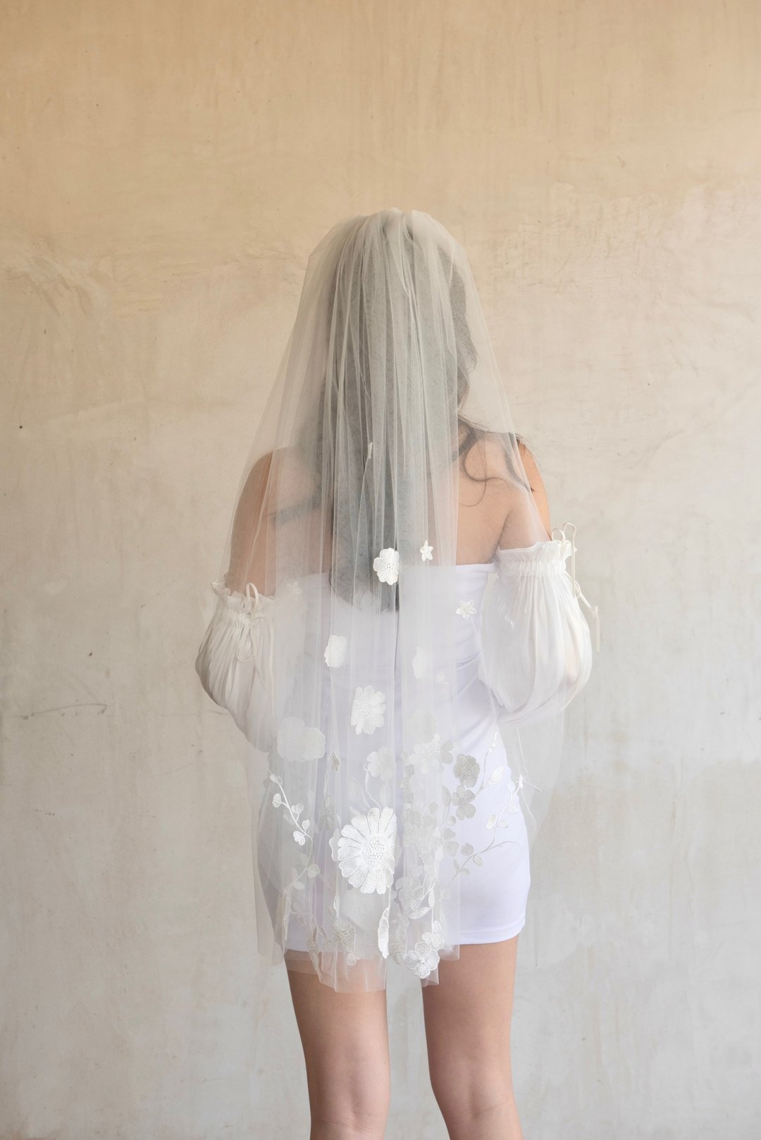 White Flora Lace Wedding Veil - 发饰 - 绣线 白色