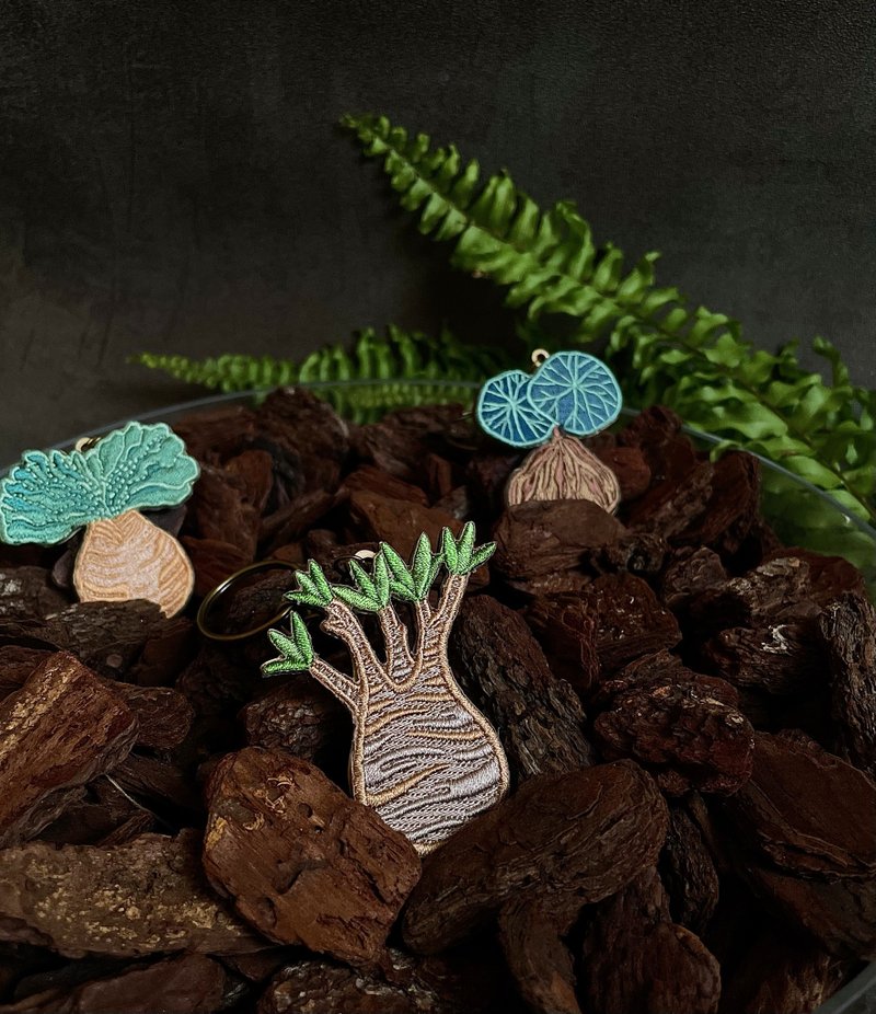 可可爱爱 块根吊饰 , 植物电绣徽章 , 巨凤/大叶山乌龟/象牙宫 - 钥匙链/钥匙包 - 绣线 绿色