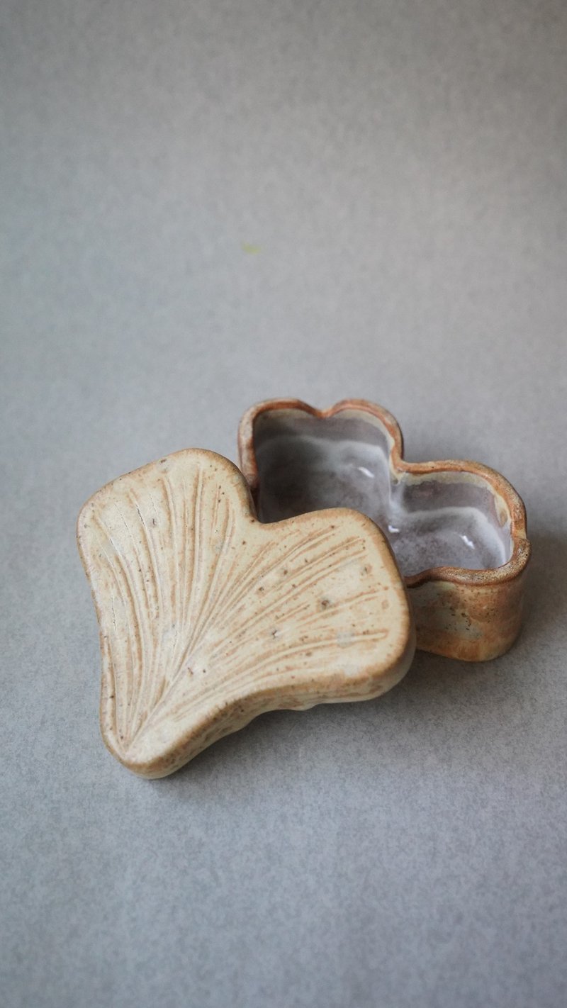 • 米粒出陶中 • 091 阳光下的银杏 - 黄银杏盒 - 收纳用品 - 陶 黄色