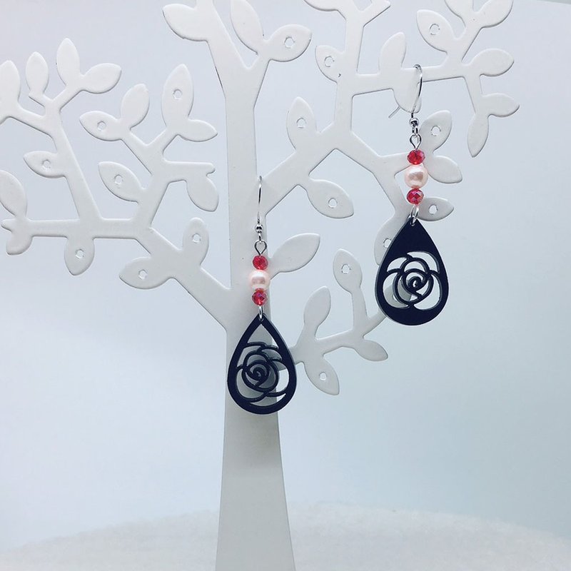 FOX Garden-BELIEVE 玫瑰不对称耳环 - 耳环/耳夹 - 其他材质 黑色