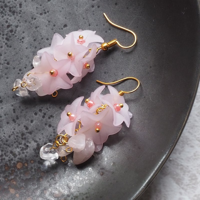 [Clip-On/Earrings] Flower lover grapes x natural stone - 耳环/耳夹 - 压克力 粉红色