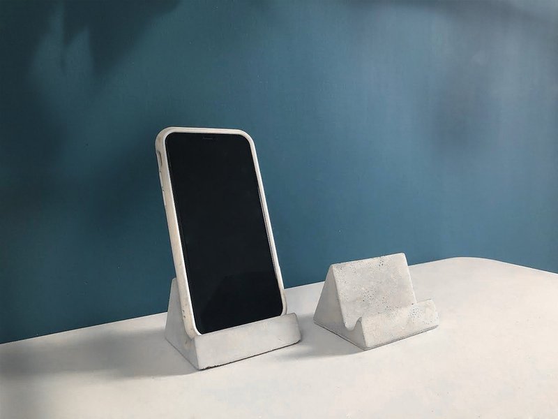 【24h出货.实用的圣诞交换礼物】水泥手机座 /名片座/商品卡立架 - 手机座/防尘塞 - 水泥 灰色