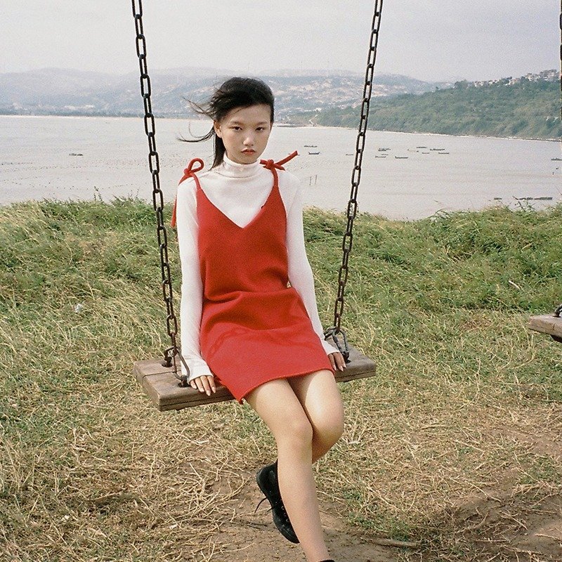 LLANO LLOVE系列 双面呢子吊带连衣裙-红色 - 裙子 - 其他材质 红色