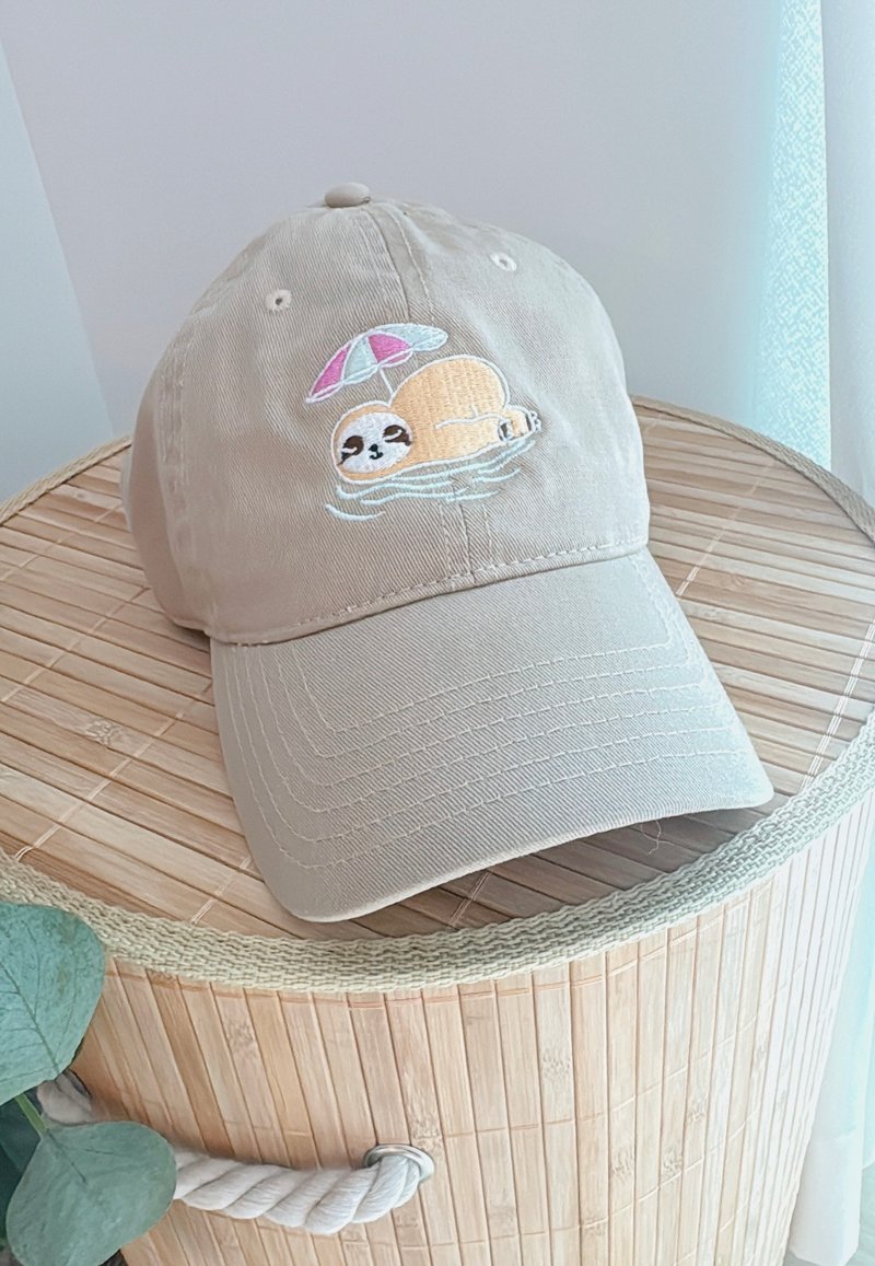 自家设计 小树懒刺绣鸭舌帽 - 帽子 - 其他人造纤维 