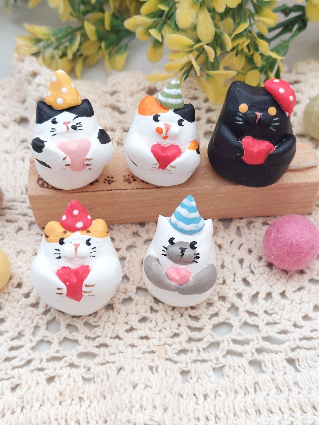 抱爱心参加生日派对的猫/小陶猫 - 摆饰 - 粘土 多色