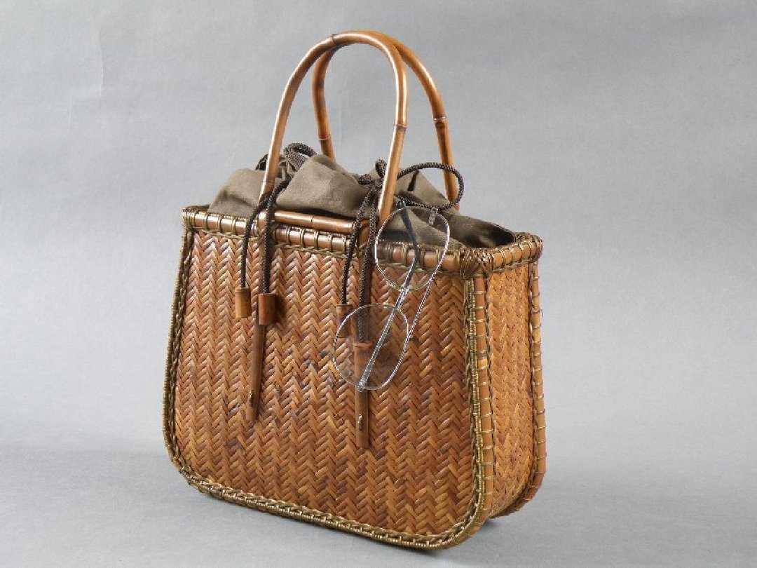 Bamboo basket bag Basket bag Amiyo knitting Root bent bamboo Soot bamboo Smoked smoke Chishima Sasa - 手提包/手提袋 - 竹 咖啡色