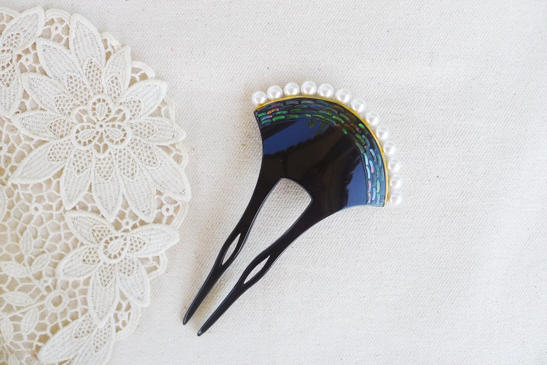 70s Japanese Shiny Black Celluloid Top Hair pin with Seashell Lacquer and Pearl - 发饰 - 压克力 黑色