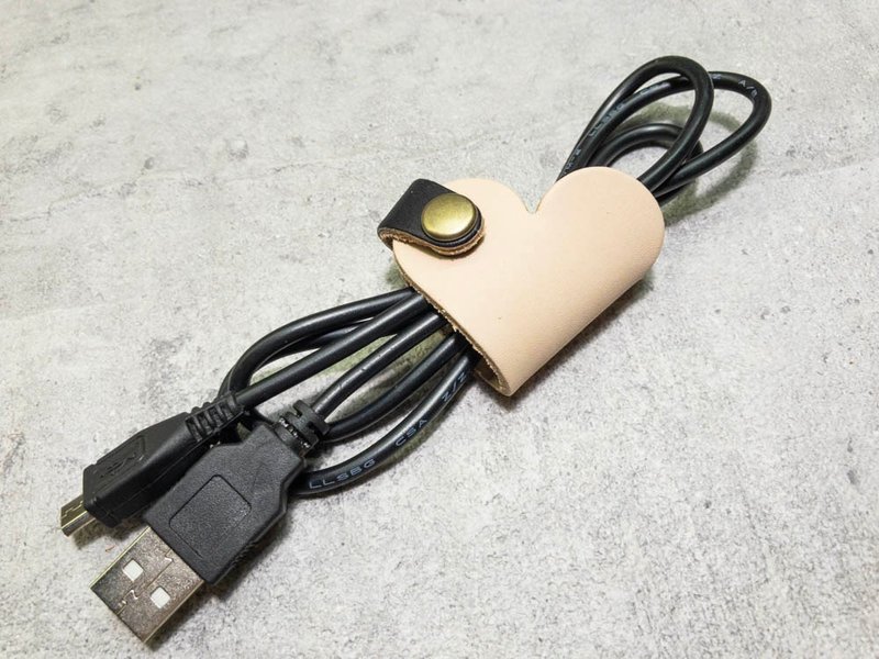 ONES Simple and Accent Ones Heart Cord Reel Round and Round / Makiki OHC-WK - 卷线器/电线收纳 - 真皮 卡其色