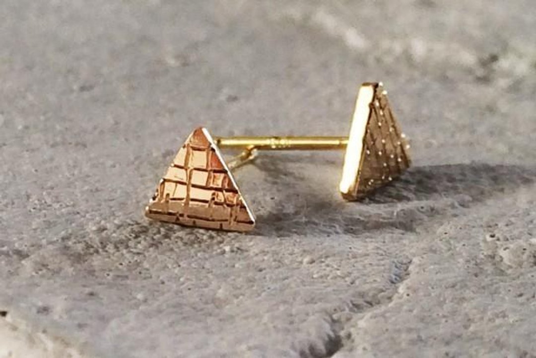 Great Pyramid / Small Pyramid K14 Earrings - 耳环/耳夹 - 其他金属 金色