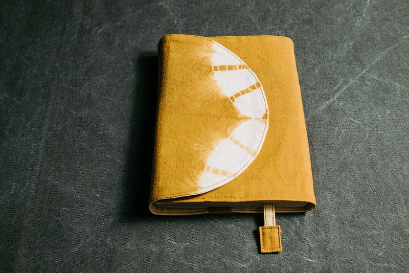 【日作染】植物染布书套 / 书衣 - 书衣/书套 - 棉．麻 