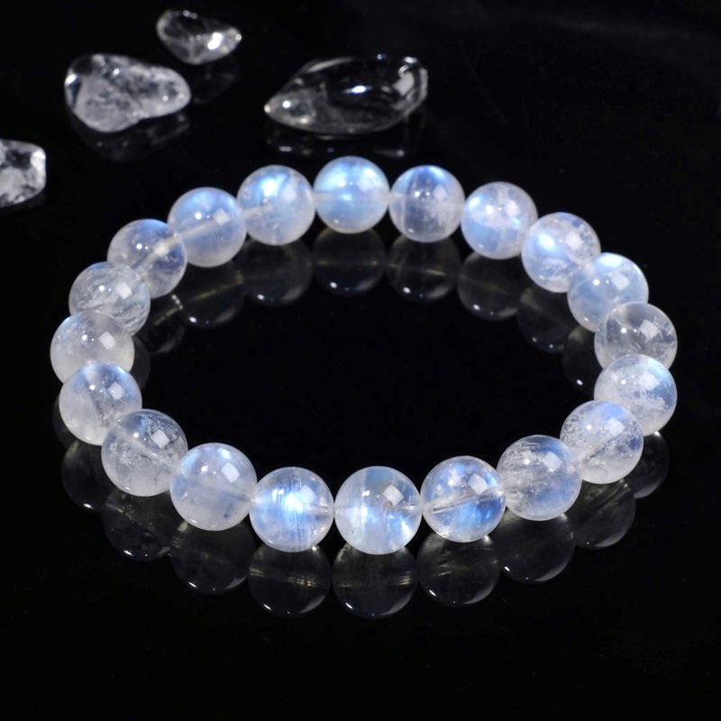 一图一物│#583 9.5mm 冰透印度蓝光月光石水晶手链 月亮石 爱情 - 手链/手环 - 水晶 透明