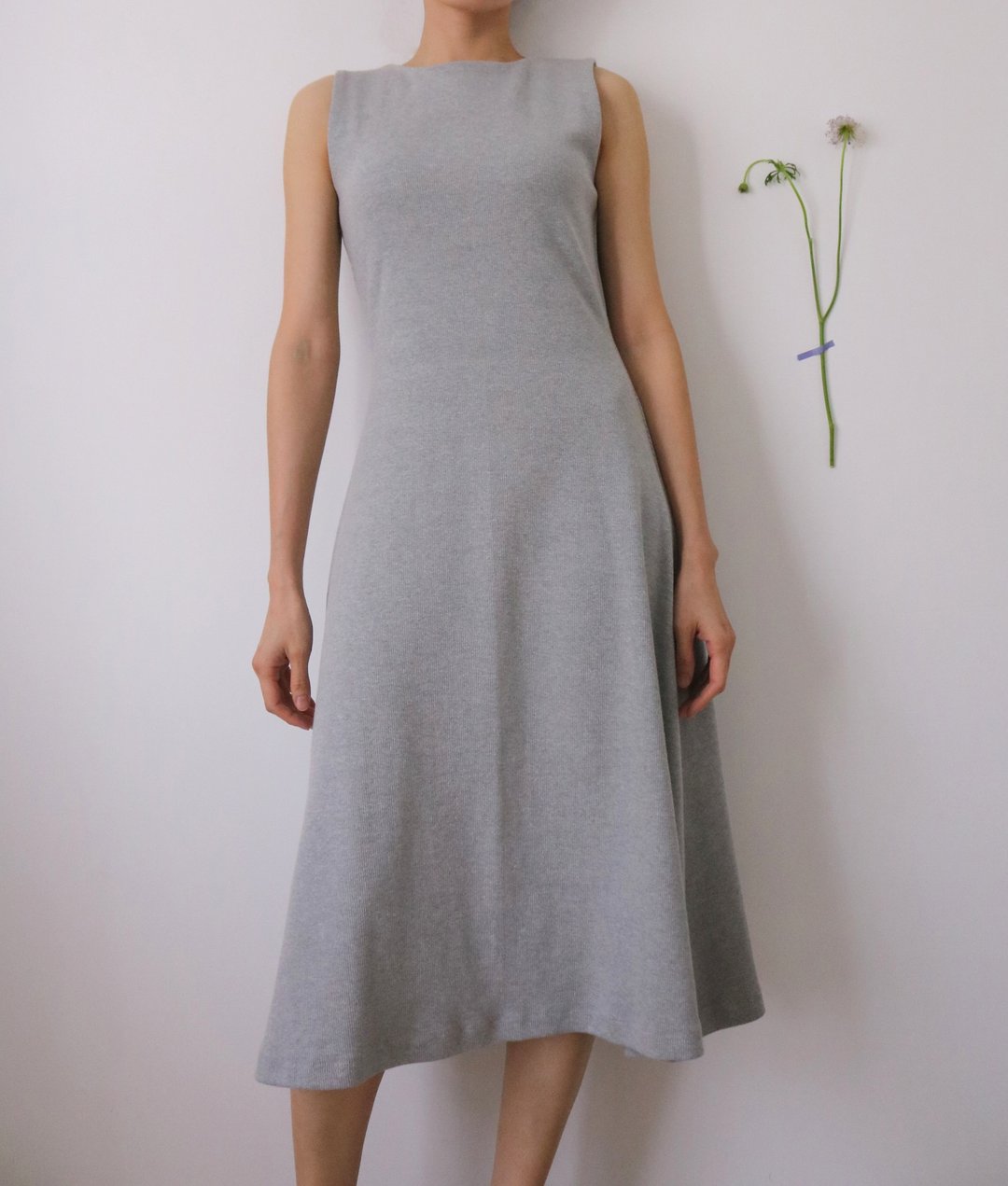 Tatiana Dress浅灰罗纹不规则及膝背心洋装 - 洋装/连衣裙 - 棉 