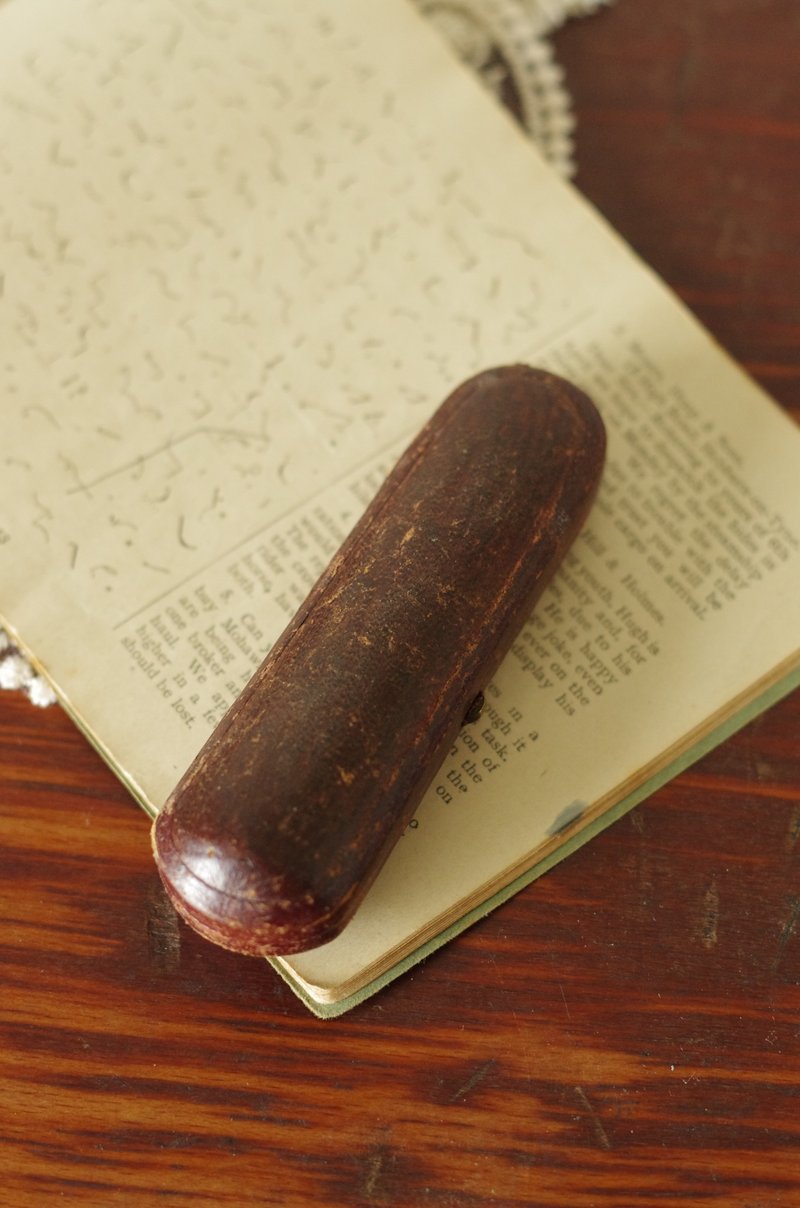 -古董比利时皮革烟嘴烟斗小盒 珠宝盒 摆饰W520 - 其他 - 其他金属 金色