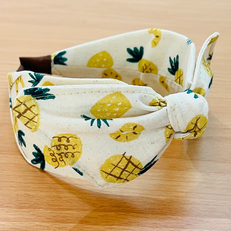 请MOYA 宽版手工发箍 凤梨旺旺 - 发饰 - 棉．麻 蓝色